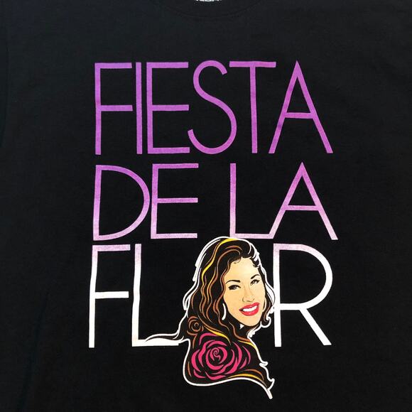 Fiesta De La Flor 2016 Selena Graphic Band Concert Short Sleeve Crewneck Shirt - Picture 2 of 6
